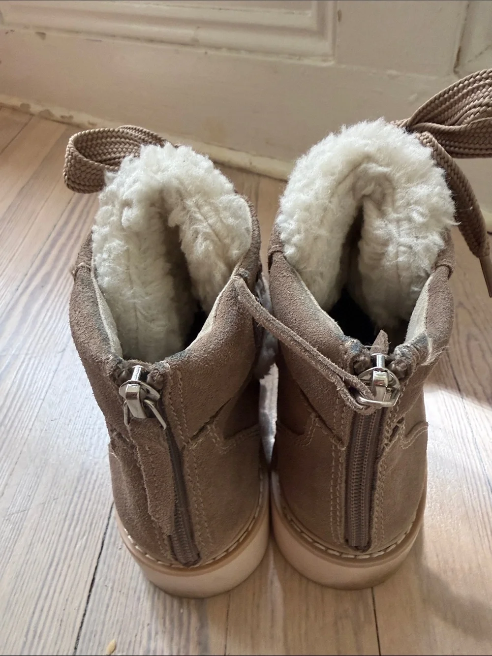 Dolce Vita Taupe Suede Faux Shearling Lace Up Hiker Lug Sole Boots Size 7